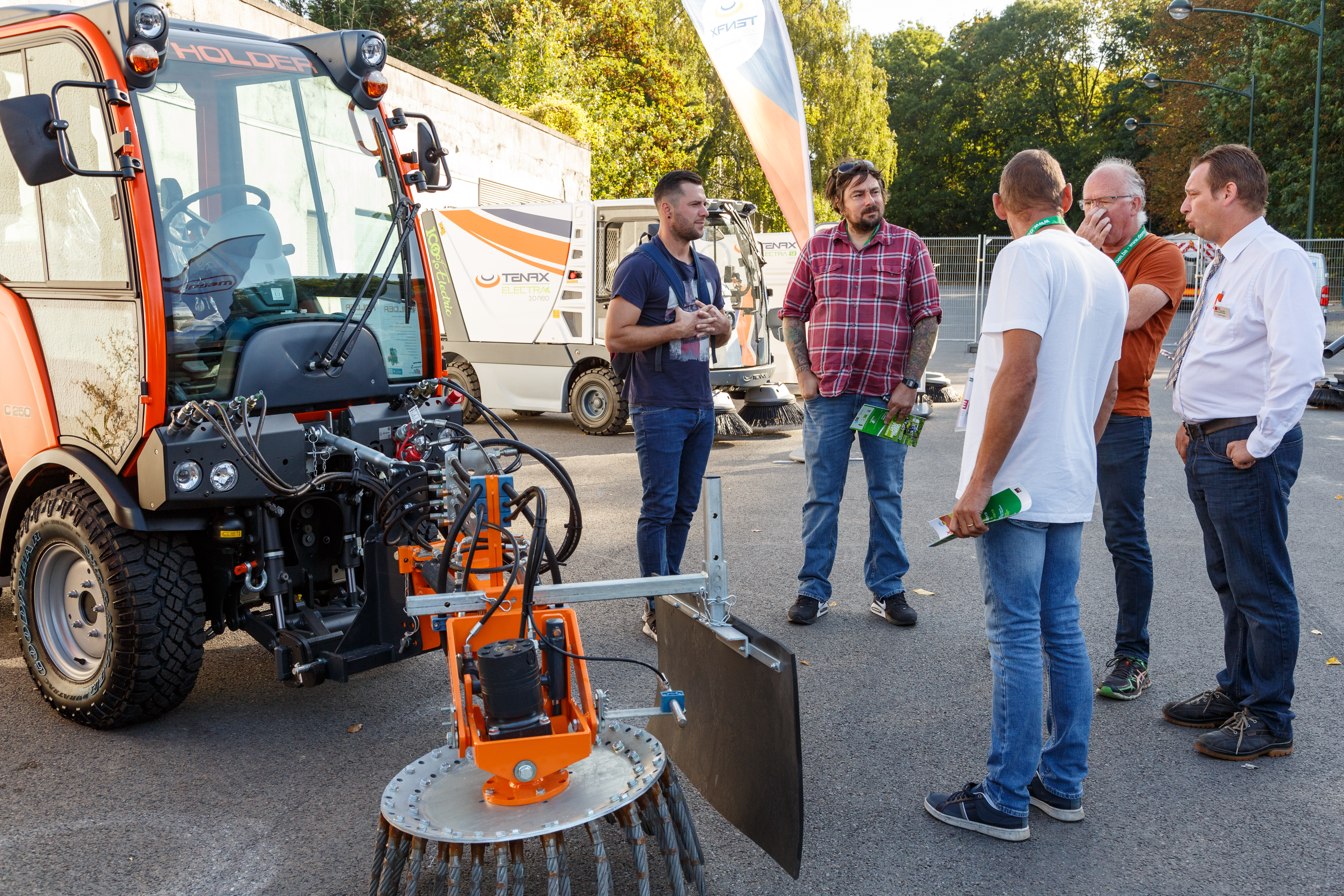 Les exposants de Demo Clean, le secteur de nettoyage urbain, font la demonstration de leur matériel les lundi 7 et mardi 8 septembre. Aussi bien des balayeuses que des camions-poubelles et hydro cureuses sont mis en démonstration. Du matériel de services hivernaux est également présent.